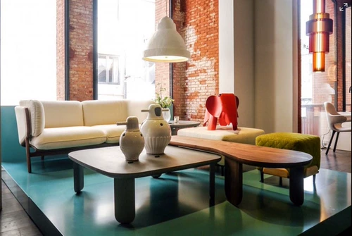 Дизайнерский итальянский повседневное повседневное изящное сплошное дерево в длинной скамейке лысой рог несколько длинных стульев рядом с несколькими столами из третьего кофейного стола с третьей.