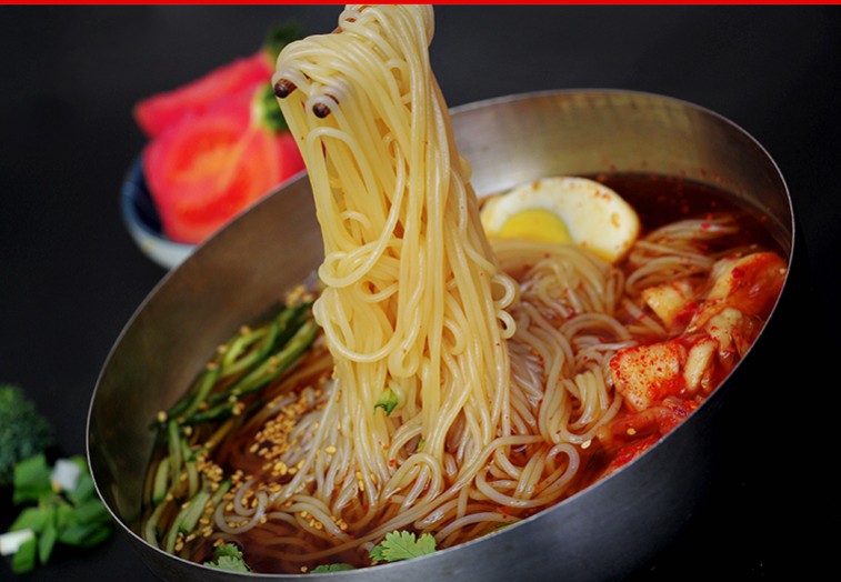 酸爽速食冷面汤汁凉爽酸辣适口