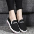 Mùa xuân và mùa hè cũ Bắc Kinh giày vải phẳng với đáy mềm giày sinh viên giày của phụ nữ lái xe giày giày thấp thường một chân giày của phụ nữ