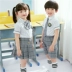 Trường mẫu giáo quần áo cao đẳng gió mùa hè tiểu học lớp trẻ em của Anh gió phù hợp với đồng phục tốt nghiệp quần áo tùy chỉnh
