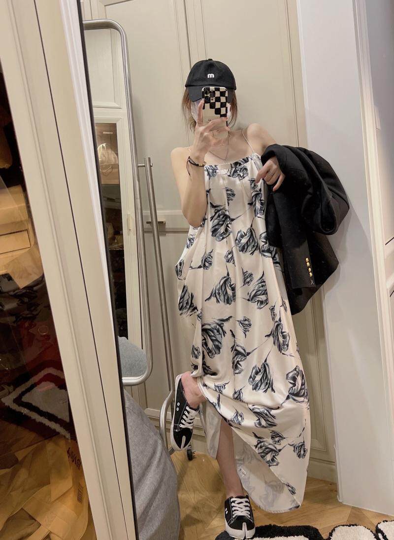 chic French retro high-end halter dress, summer ink-wash print, beach vacation, seaside photo long dress for women