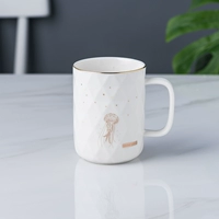 Белая медуза одинокая чашка