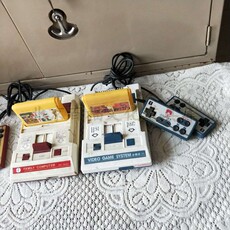 Декорации и Реквизиты для кино 拍戏用插卡老游戏机小霸王游戏机