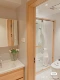 Tủ phòng tắm Nhật Bản tùy chỉnh 
            màu log mở lưới gốm lưu vực tích hợp Phần cứng Blum đèn led thông minh tủ gương phòng tắm kết hợp tủ kệ gương phòng tắm tủ gương trong phòng tắm