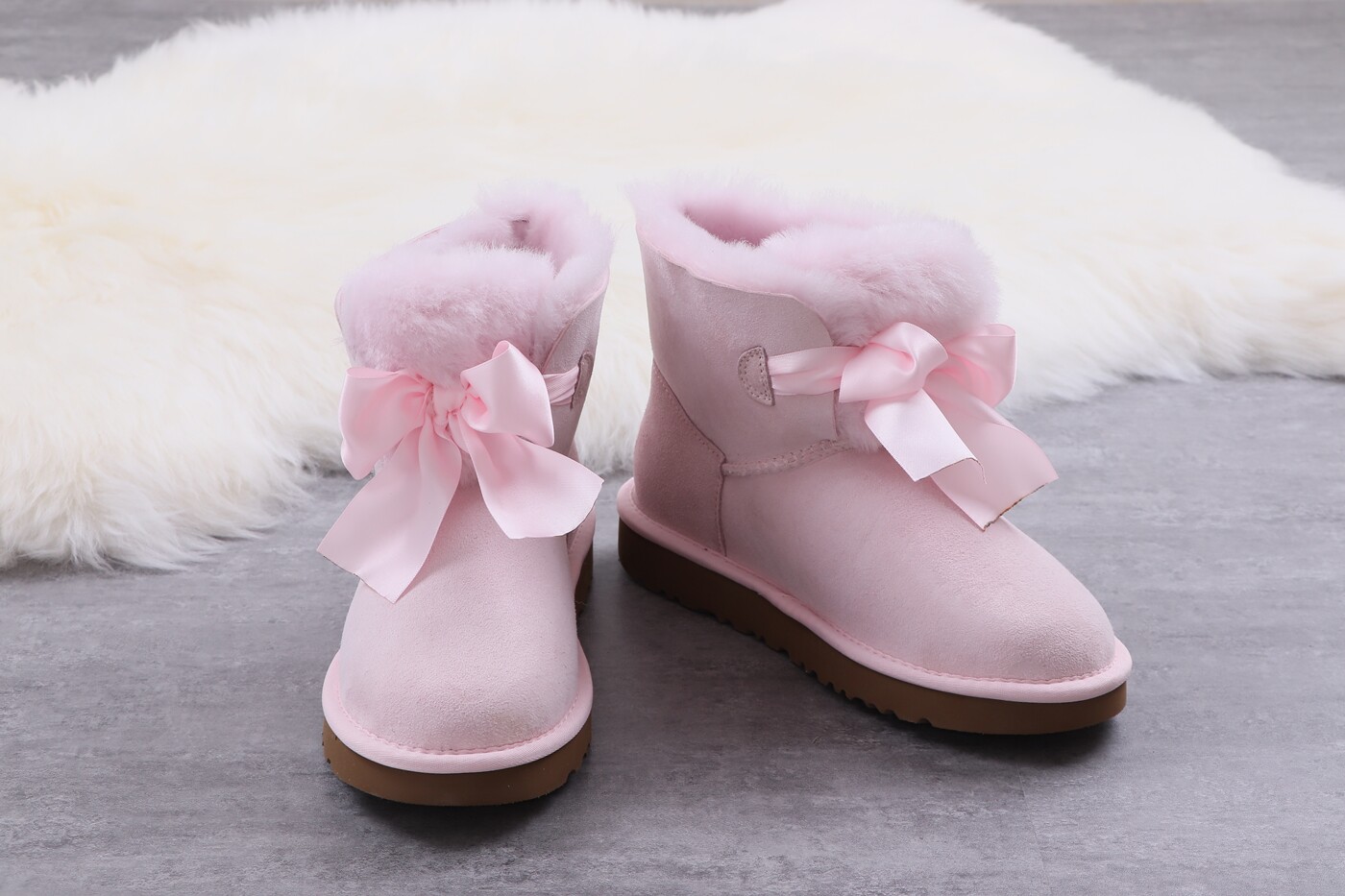 限尺码 UGG Gita Bow Mini 吉塔 经典新奇系列 蝴蝶结迷你短靴 女式雪地靴 1098360 4.2折.4 海淘转运到手约￥622 国内￥757
