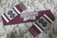 NCAA Mississippi Đại học người hâm mộ Bulldog kỷ niệm chiếc khăn đôi mặc áo cờ ô liu - bóng bầu dục áo thun chơi bóng bầu dục