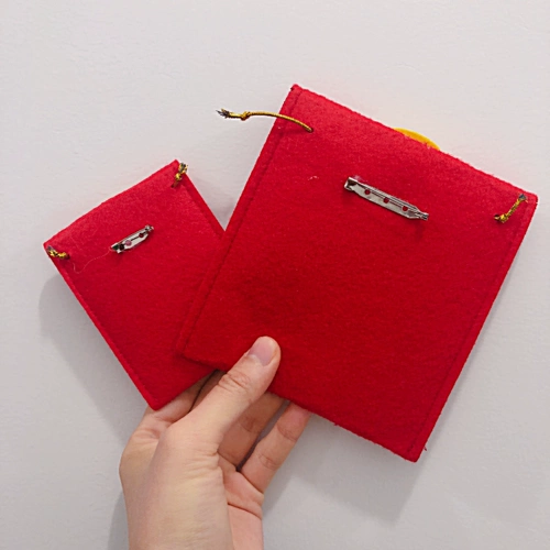 Декоративная декоративная новогодняя новогодняя сумка маленькая сумка красная конверт может исправить рюкзак и метод красный конверт кошек Sheronori