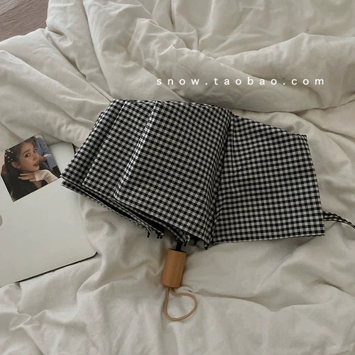 Черно -белая сетка/INS Simple Vinyl Sun Embrella Girl Sunny Umbrella Двух -складная складная ручка с твердым деревом солнечным кремом