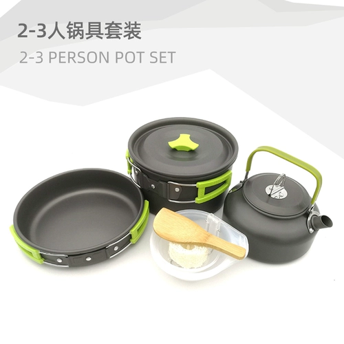 На открытом воздухе на открытом воздушном наборе для варки на открытом воздухе набор для приготовления пищи и приготовления пищи.