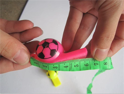 Пластиковый футбольный свисток чемпионат футбольный рефери подбадривает фанаты фанатов.