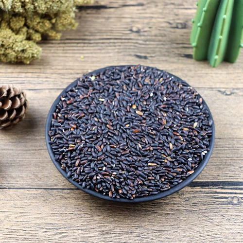 Северо -восточное семейство Синьлиан произвело черный клейкий рис.