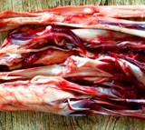 Синь Дади Джилин Квалил Штану потирает бедро свежий олень