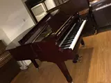 Yamaha, японское бордовое пианино