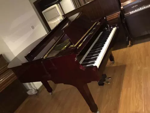 Yamaha, японское бордовое пианино