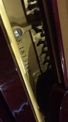 Yamaha, японское бордовое пианино