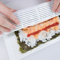 Сиденья суши суши с суши -катящимися суши делают суши инструменты, морские водоросли, рис, рис, нежига