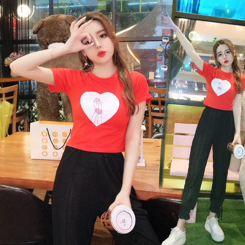 视频实拍实价胸前手捧爱心短袖露脐t恤 松紧腰裤脚系带九分裤套装