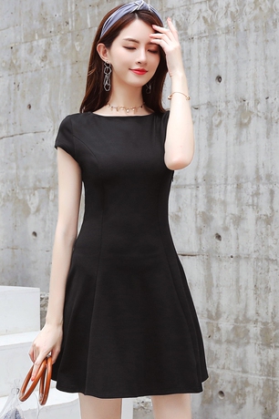 裙子夏季女装短袖气质一字领肩黑色短款收腰a字赫本小黑裙连衣裙