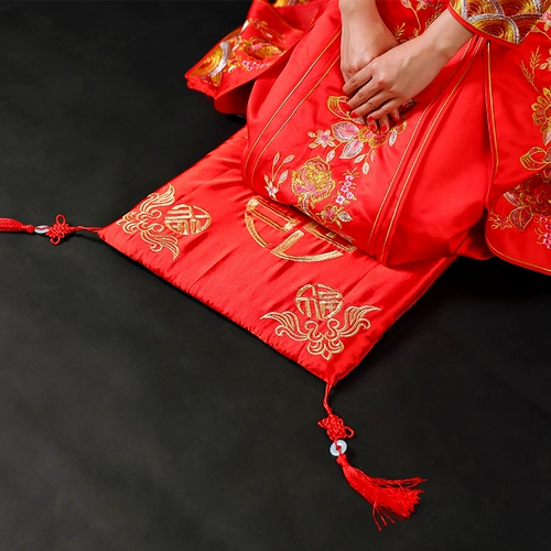 Свадебные продукты толще китайской в ​​стиле Красной церкви, поменяйте чай, чтобы уважать чайную на коленях, невеста, чтобы наступить на счастливую площадку