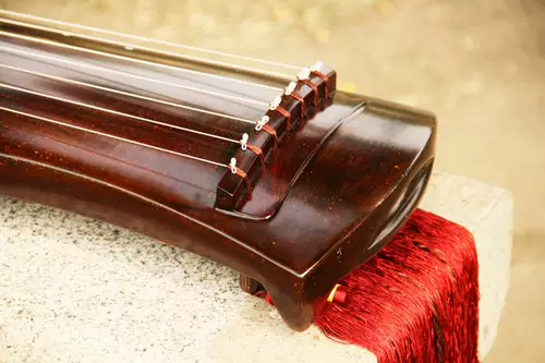 Фабрика прямой продажи крем рога, Liang Tongmu Guqin, отправьте полный набор аксессуаров, табуретки на пианино и т. Д.