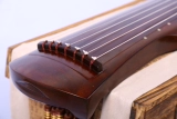 Guqin Junior начинается с столетиальным старым Суги Фуси Чжунни Хаос Профессионал