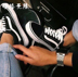 VANS cao giúp SK8-HI thấp giúp hệ điều hành giày vải cổ điển màu đen nam và nữ giày VN-0D3HY28 các hãng giày sneaker nổi tiếng Plimsolls