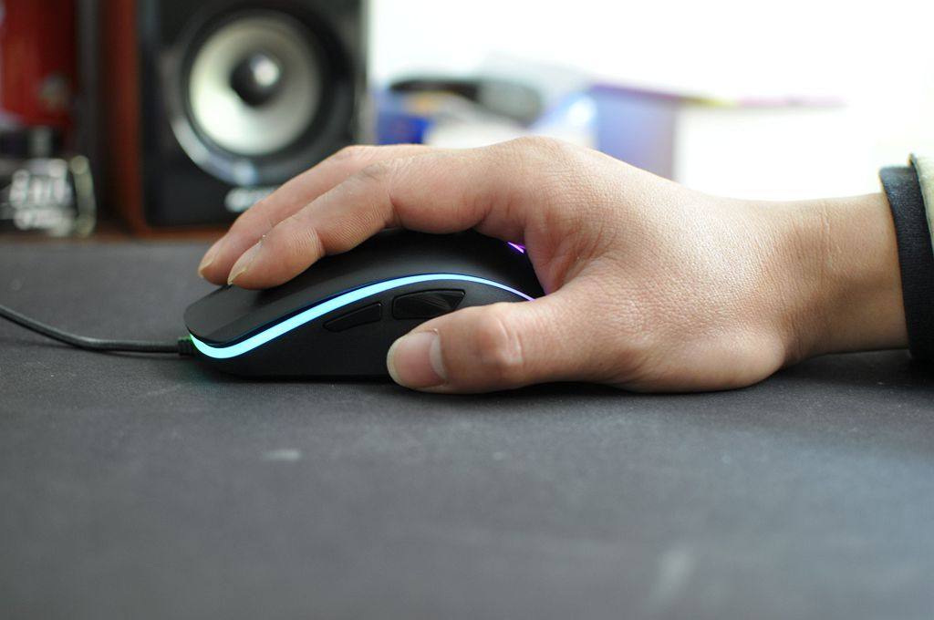 金士顿无声无息做出小手玩家专用游戏鼠标