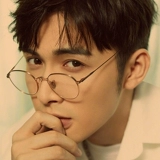 Дженни те же бокалы с миопией 100 градусов 200 женщин Корейская версия Tide Defense Blue Light 300 Ультра -светлый вегетарианский артефакт