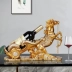 Kệ rượu đôi ngựa đỏ trang trí phòng khách sang trọng, Kệ đựng rượu phong cách Châu Âu