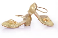 Золотые блестки для ногтей