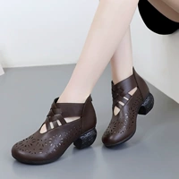 Коричневый