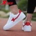 Bước đặc biệt giày trắng mùa hè thoáng khí nữ 2019 mới giày trắng bảng giày nữ giày thể thao sinh viên đích thực - Dép / giày thường