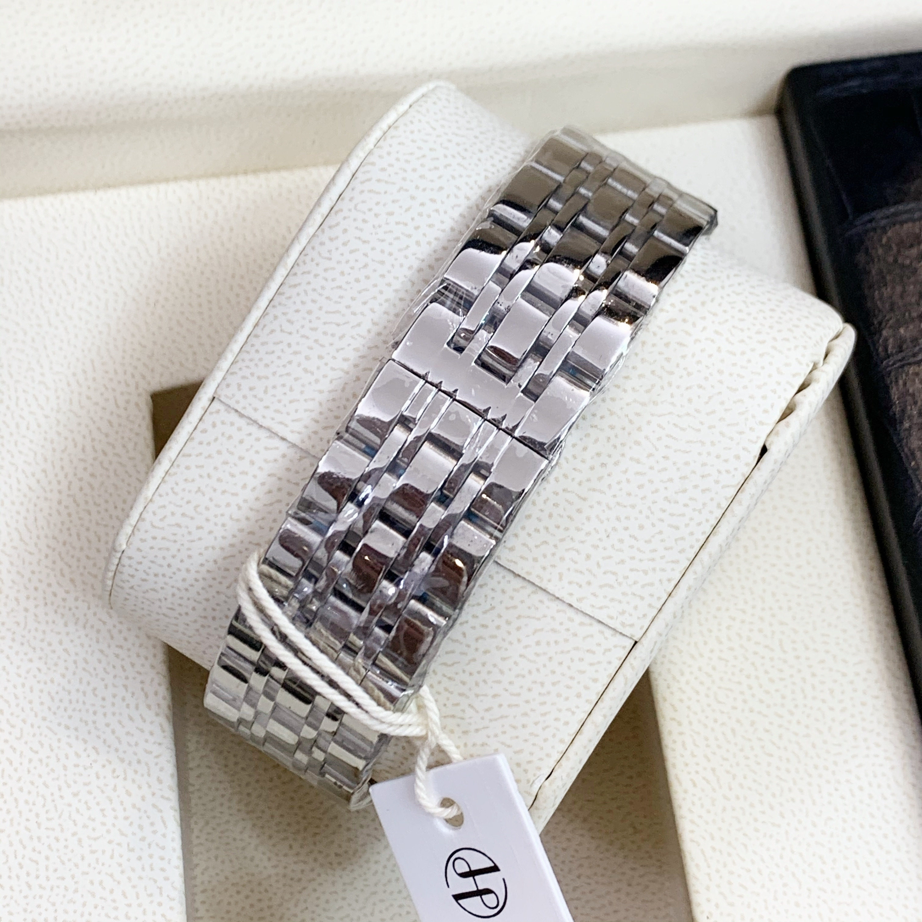 Business Men's Steel Band Butterfly Buckle New Fashion Minimalist Calendar Quartz Trend Watch_voghion.com