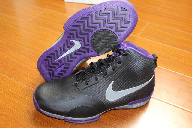 千寻体育——nike zoom bb 1.5 疾风后卫篮球鞋 472249-001~~ 0回复