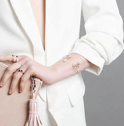 Châu Âu và Mỹ trang sức thủ công thời trang đơn giản tính khí ngọc trai Hàn Quốc hình bóng xoắn xoắn vòng đeo tay nữ